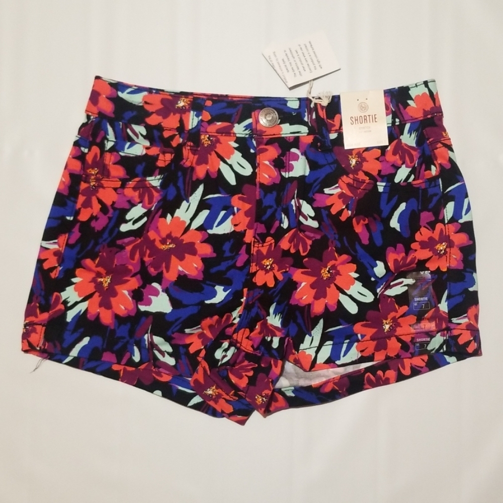 SO High-Waisted Shorts - Picture 3 of 7